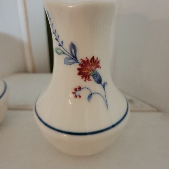 Epoch "Asiana" Ceramic Salt & Pepper Shakers - Picture 3 of 3